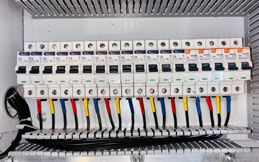 Circuit breakers & MCBs